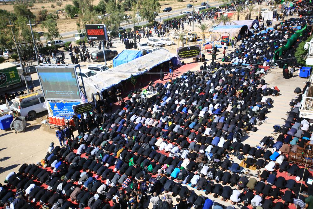 اقامه طولانی ترین نماز جماعت در مسیر طریق الحسین
