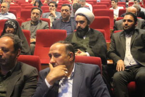 تجلیل از مدیر ستاد اقامه نماز آذربایجانغربی در جلسه شورای اداری استان