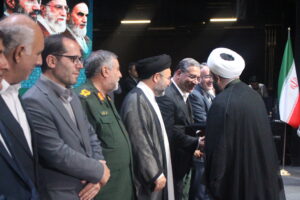 تجلیل از مدیر ستاد اقامه نماز آذربایجانغربی در جلسه شورای اداری استان