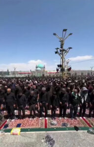 نماز ظهر روز شهادت امام رضا (ع) در حرم مطهر رضوی اقامه شد
