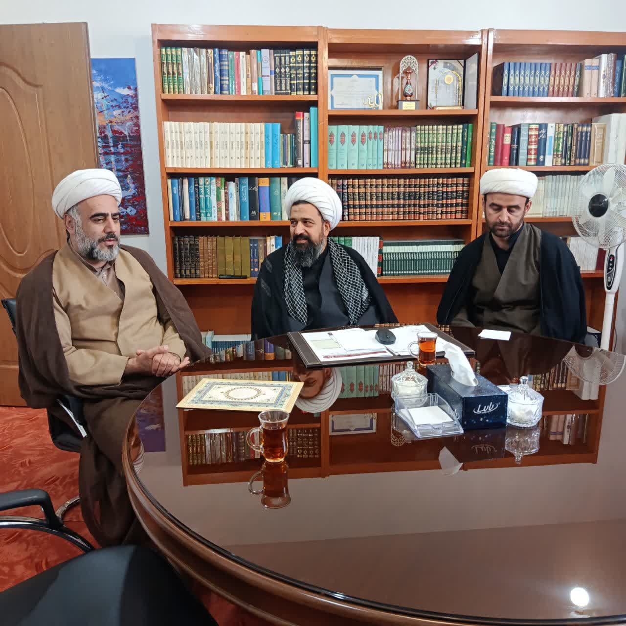 مدیر ستاد اقامه نماز استان البرز با امام جمعه چهارباغ دیدار کرد