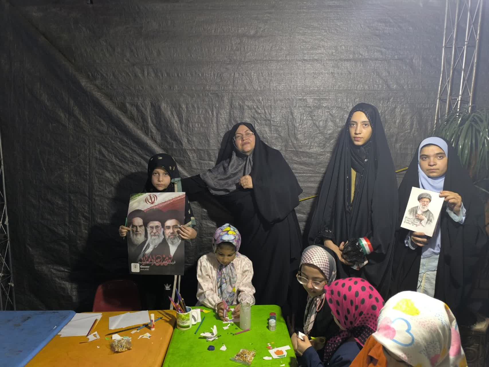 حضور میدانی مشاور امور بانوان ستاد اقامه نماز کردستان در تجمعات مردمی