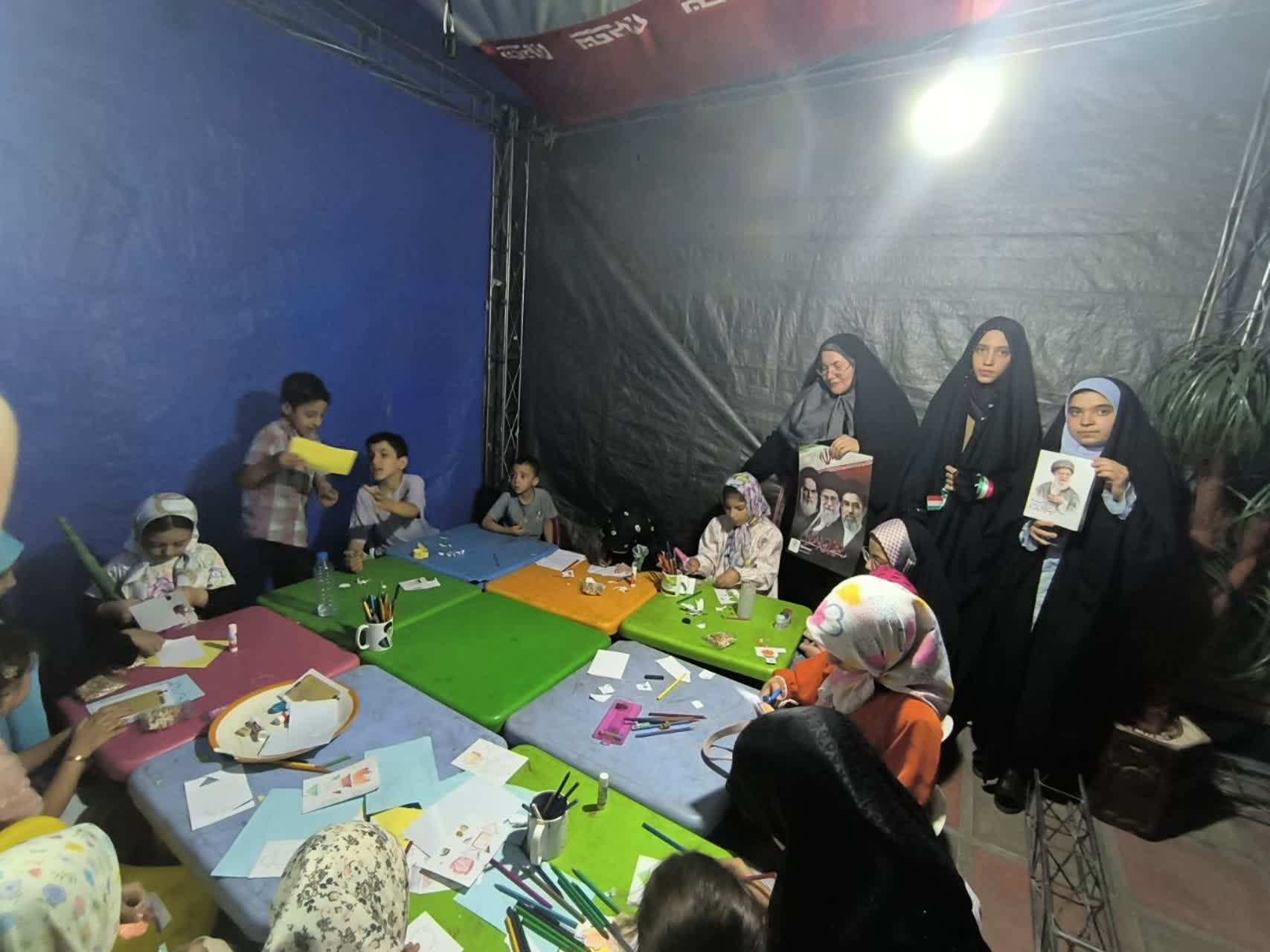 حضور میدانی مشاور امور بانوان ستاد اقامه نماز کردستان در تجمعات مردمی
