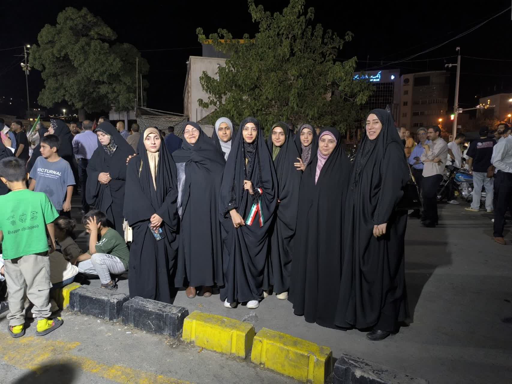 حضور میدانی مشاور امور بانوان ستاد اقامه نماز کردستان در تجمعات مردمی