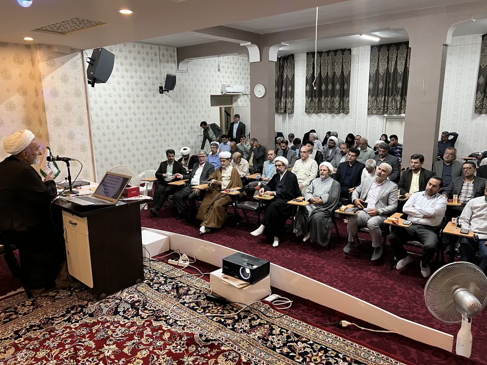نشست دبیران شورای اقامه نماز ادارات کل و سازمان‌ ها خراسان رضوی برگزار شد