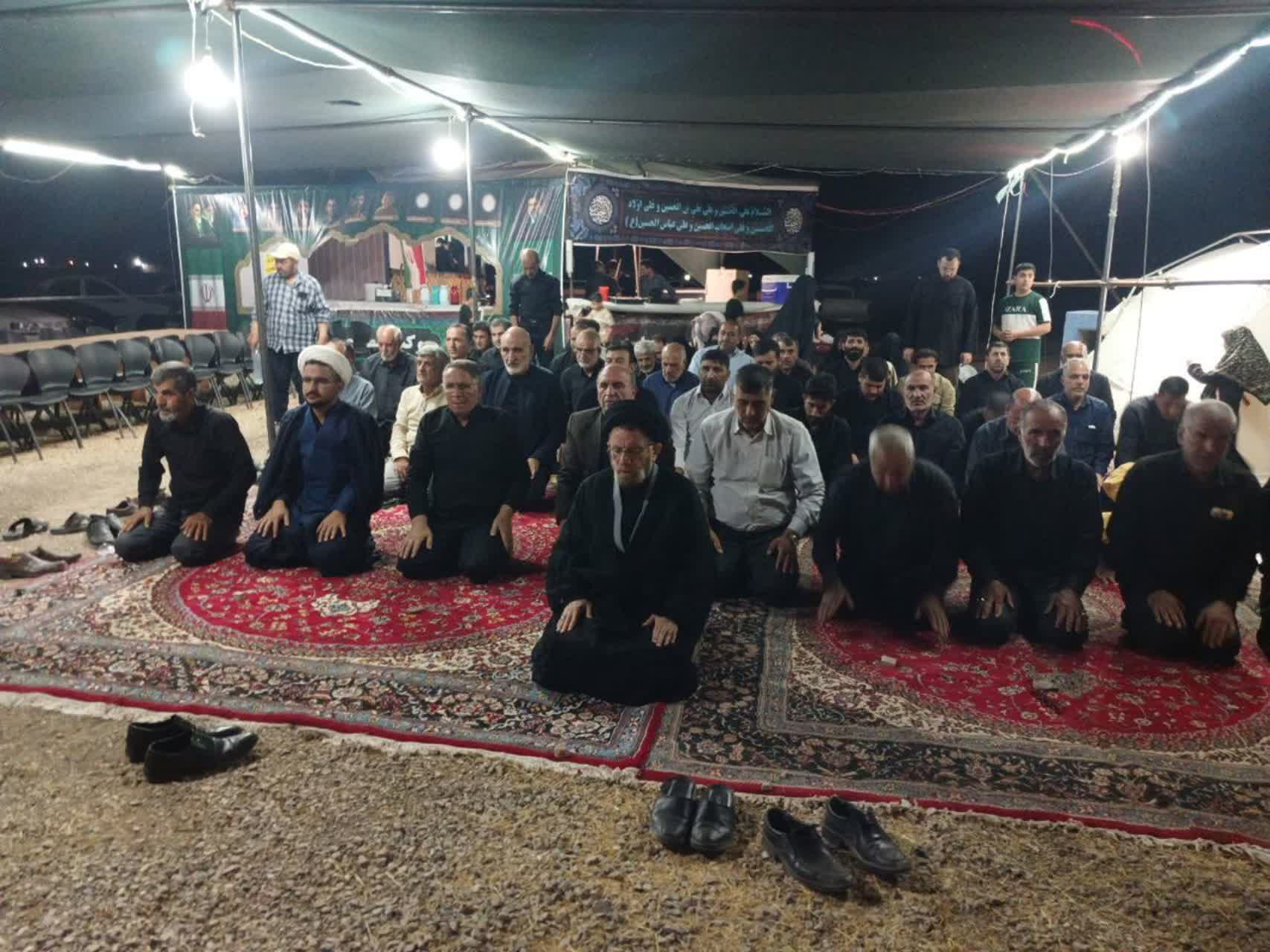 اقامه نماز و بازدید نماینده ولیفقیه از مواکب اربعین خرمآباد