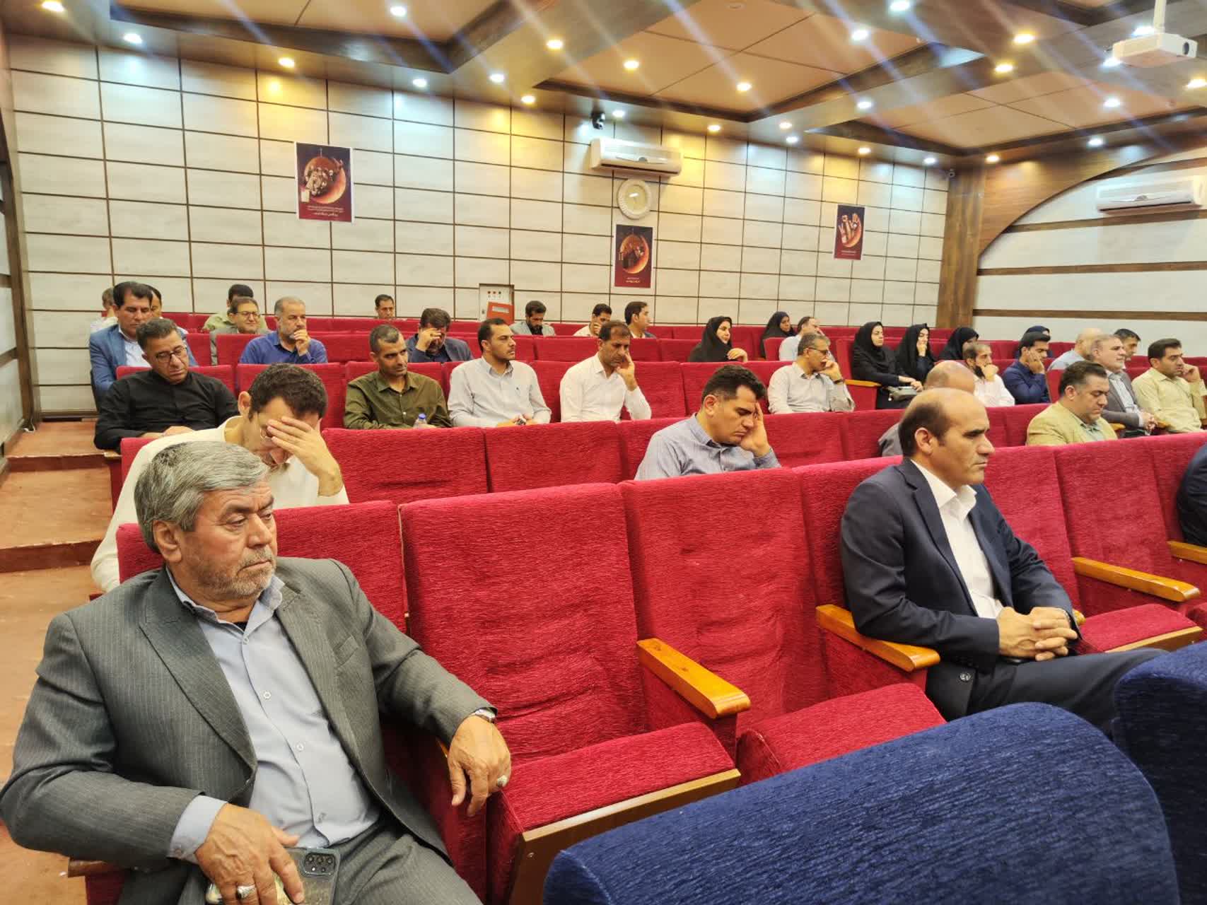 برگزاری جلسه فصلی دبیران شورای اقامه نماز استان ایلام / تأکید بر نقش مدیران در ترویج فرهنگ نماز و احیای کارکردهای مسجد