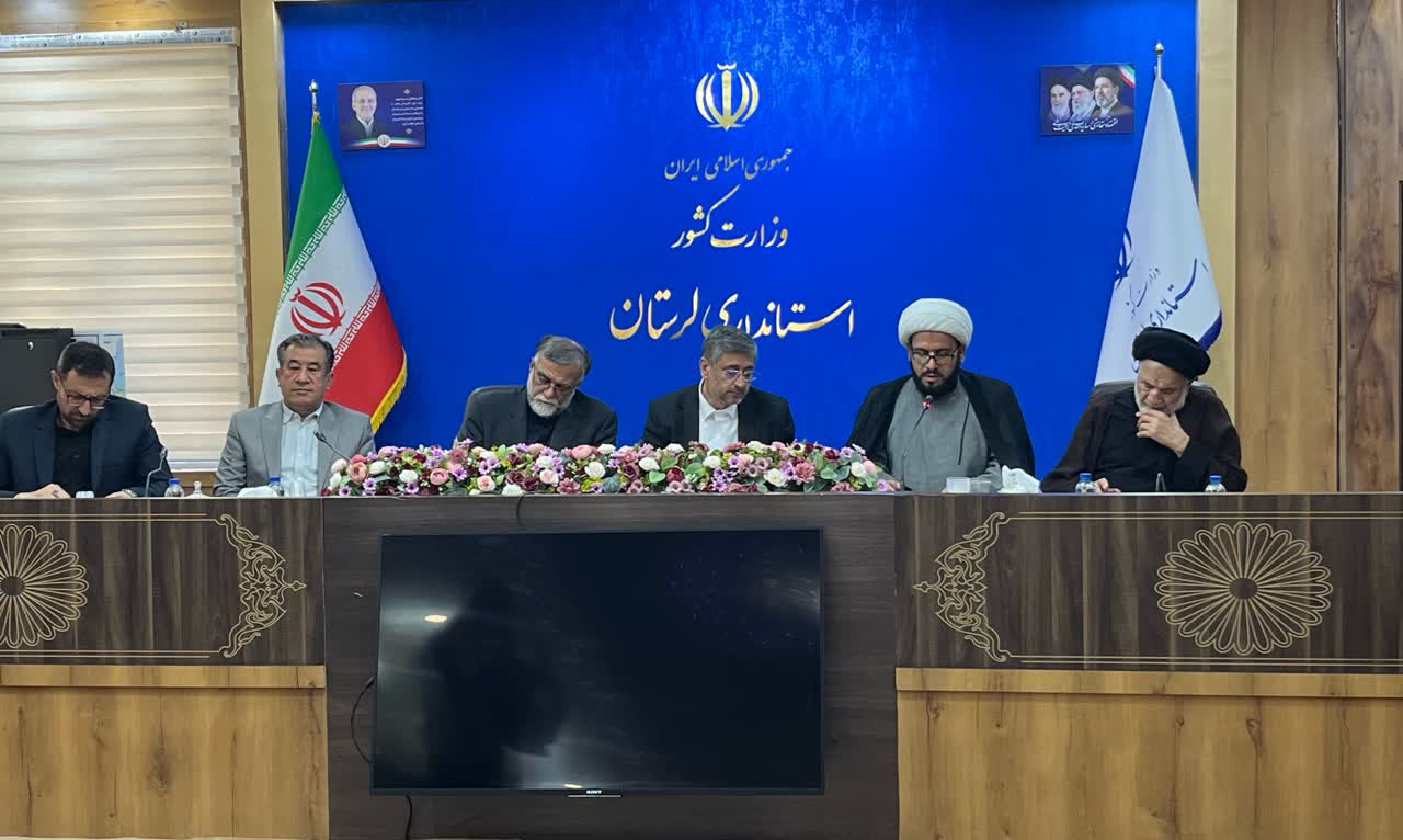 نشست شورای اقامه نماز استان لرستان با حضور استاندار و مدیران دستگاه‌های اجرایی در استانداری لرستان