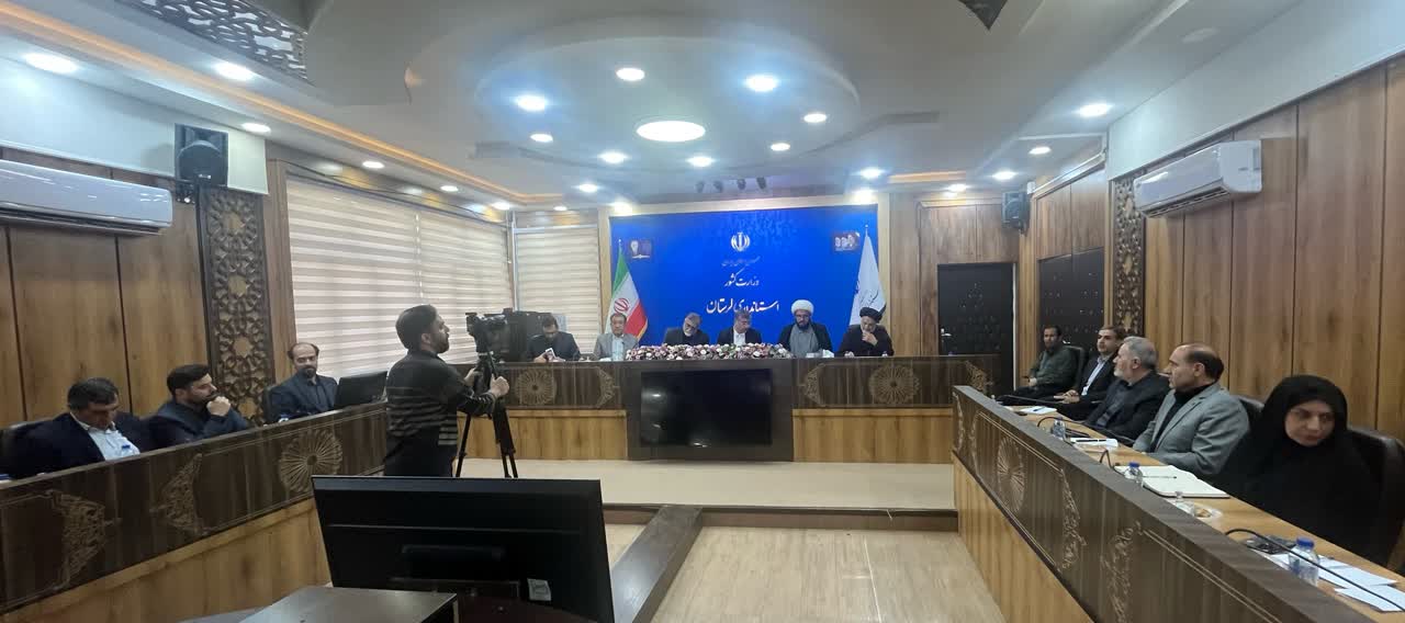شست شورای اقامه نماز استان لرستان با حضور استاندار و مدیران دستگاه‌های اجرایی در استانداری لرستان