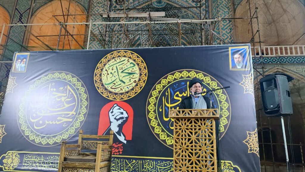 ترویج فرهنگ اقامه نماز در میانه میدان در دهه فرهنگی مسجد و ترویج معارف نماز