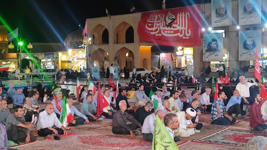ترویج فرهنگ اقامه نماز در میانه میدان در دهه فرهنگی مسجد و ترویج معارف نماز