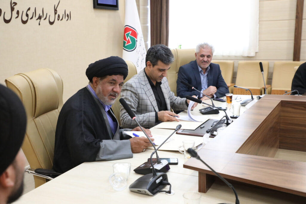 تفاهمنامه همکاری ادارهکل راهداری و حملونقل جادهای استان یزد و ستاد اقامه نماز استان به امضا رسید