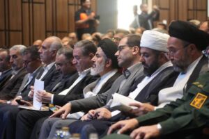 تجلیل از مدیر ستاد اقامه نماز آذربایجانغربی در جلسه شورای اداری استان