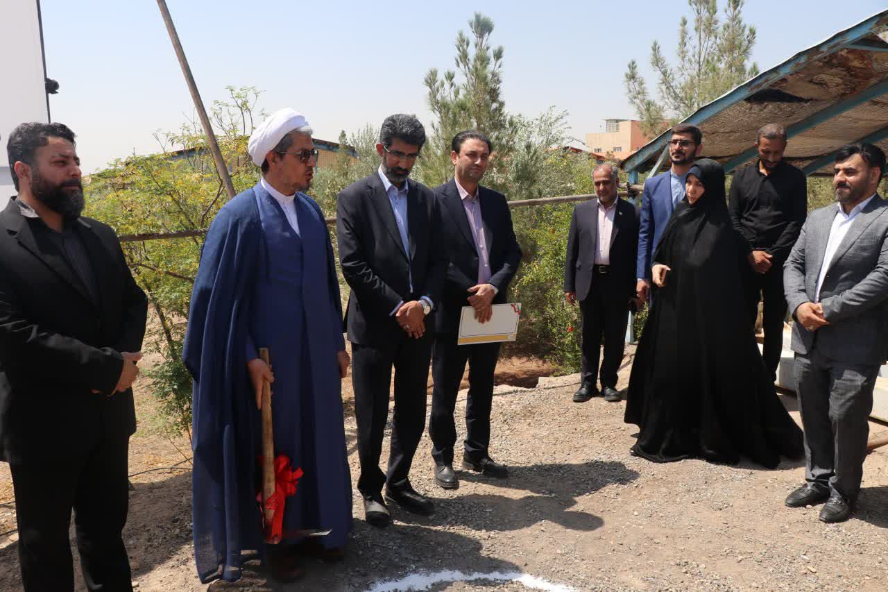 آیین کلنگ‌زنی نمازخانه شهرک صنعتی ثامن قم برگزار شد