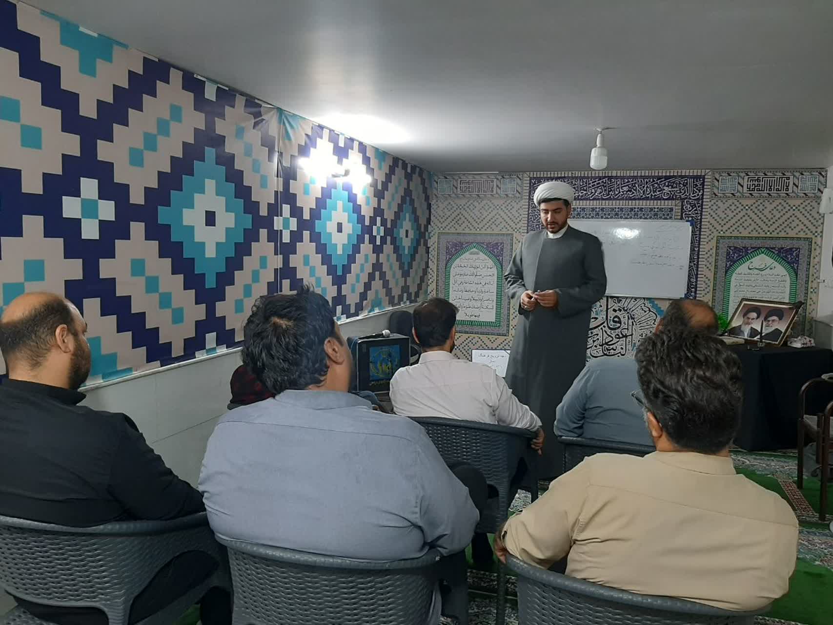 نشست شیوه های دعوت فرزندان به نماز ویژه پرسنل کمیته امداد امام خمینی(ره) راوند