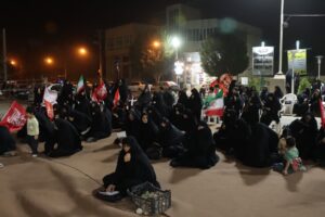 ترویج فرهنگ اقامه نماز در تجمع مردمی میدان نماز شهرستان اشکذر