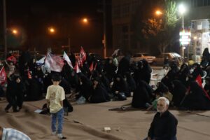 ترویج فرهنگ اقامه نماز در تجمع مردمی میدان نماز شهرستان اشکذر