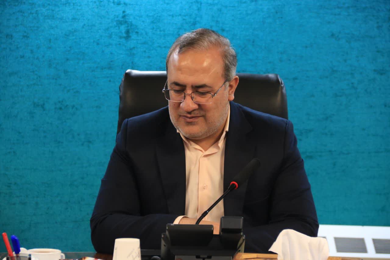 حضور مدیران در نماز جماعت موجب کاهش فاصله‌های سازمانی می‌گردد