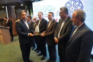 تجلیل از دستگاههای برتر نمازی در جلسه شورای اداری آذربایجانغربی