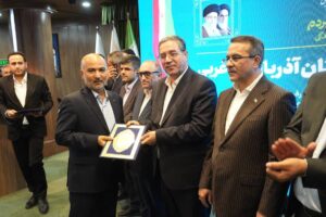تجلیل از دستگاههای برتر نمازی در جلسه شورای اداری آذربایجانغربی
