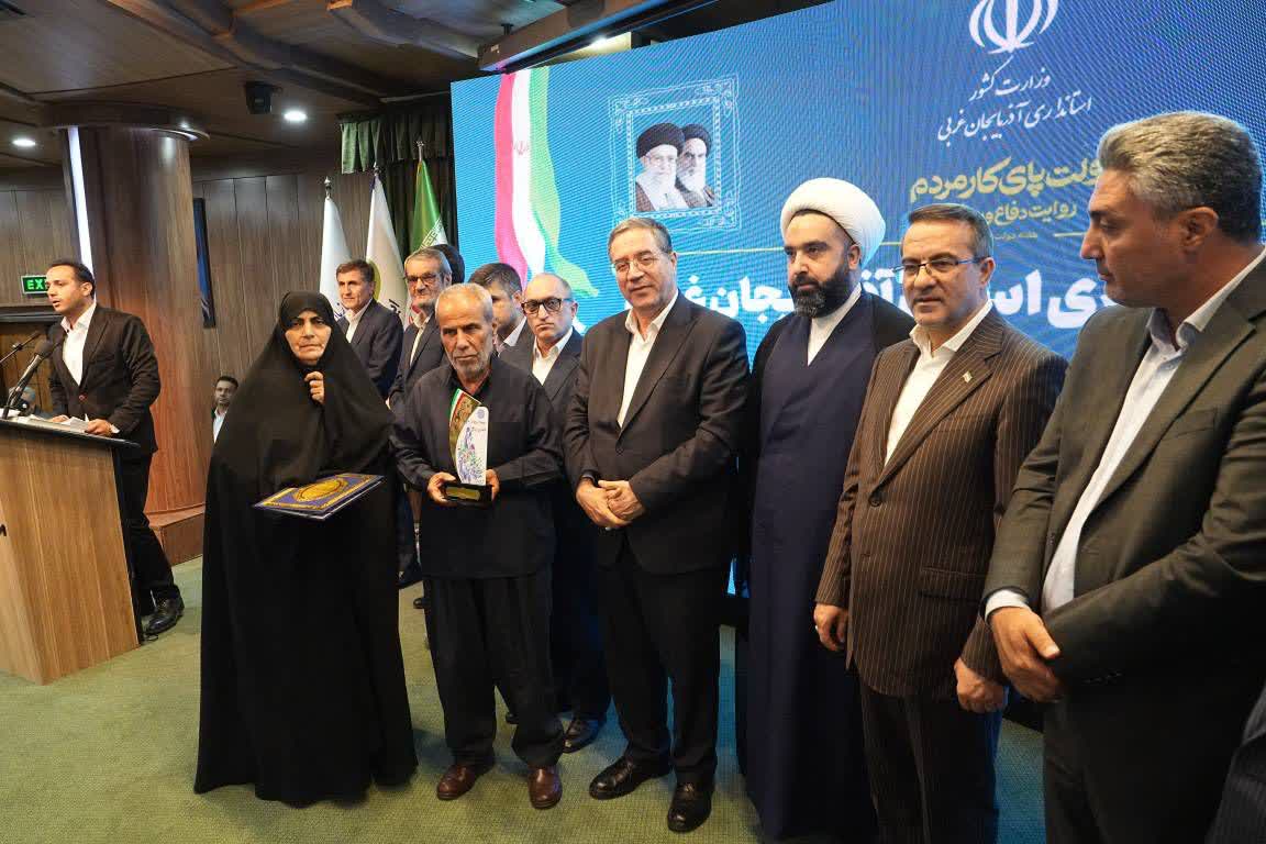 تجلیل از دستگاه‌های برتر نمازی در جلسه شورای اداری آذربایجان‌غربی