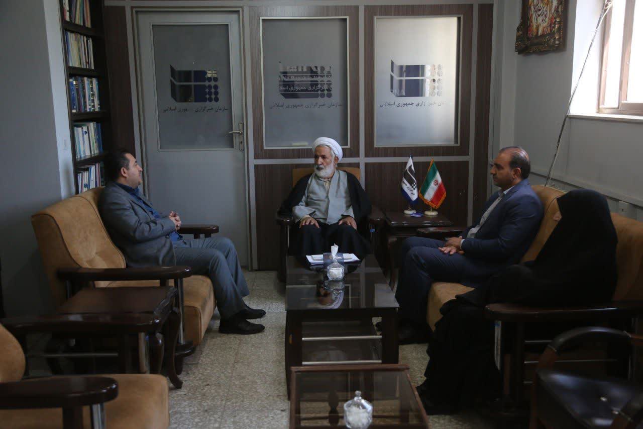 نشست مدیر و کارشناسان ستاد اقامه نماز استان کرمانشاه با مدیر مرکز خبر گزاری ایرنا -1