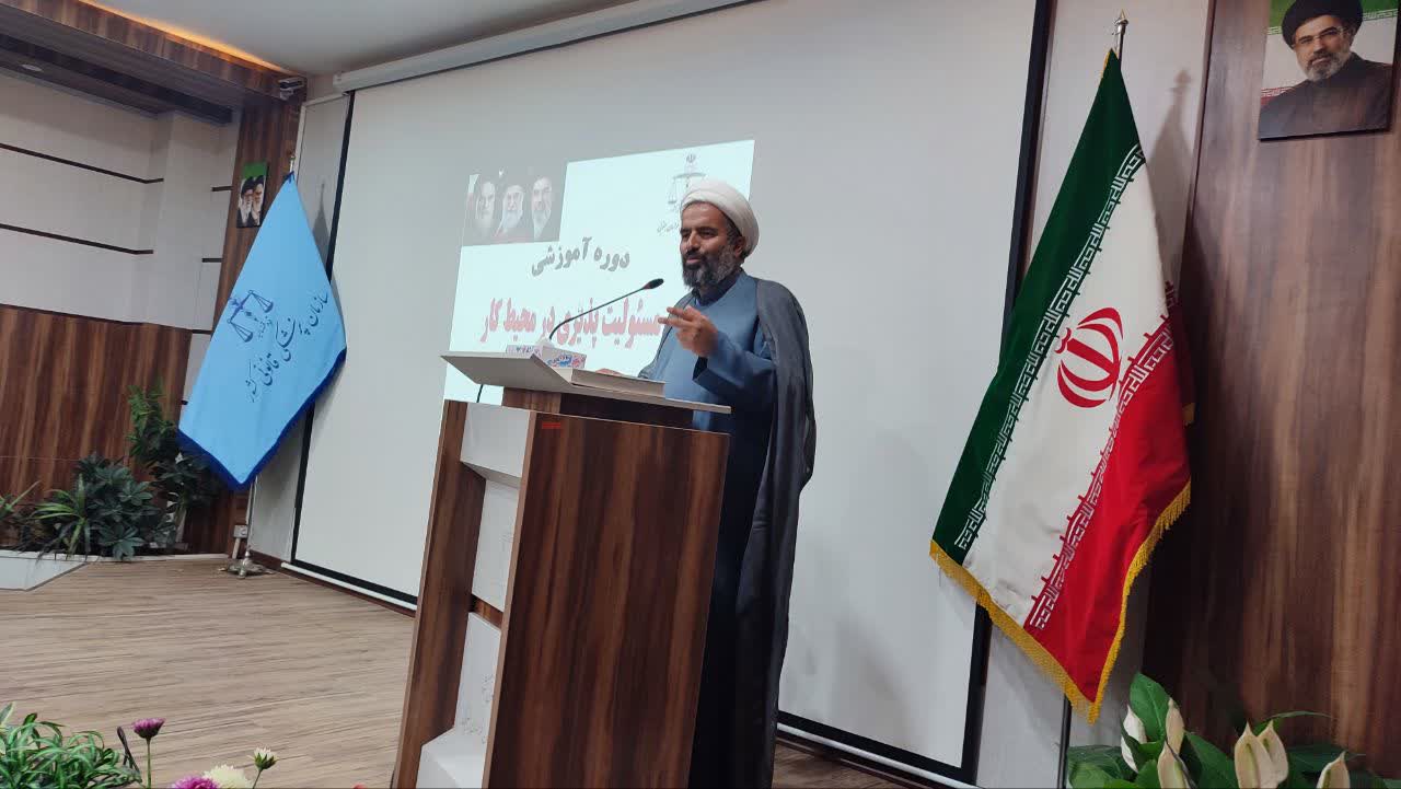 دوره آموزشی نماز و مسئولیت پذیری در محیط کار ویژه کارکنان پزشکی قانونی استان برگزار شد