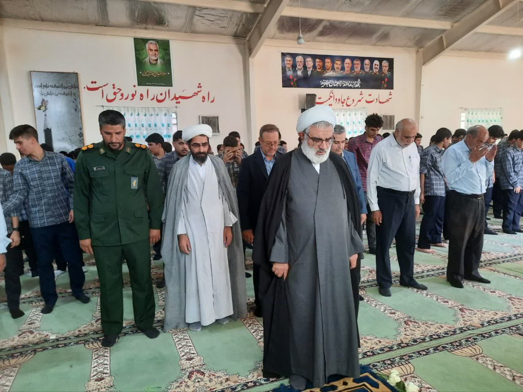 نواختن زنگ نماز در مدرسه شاهد شهرستان رفسنجان