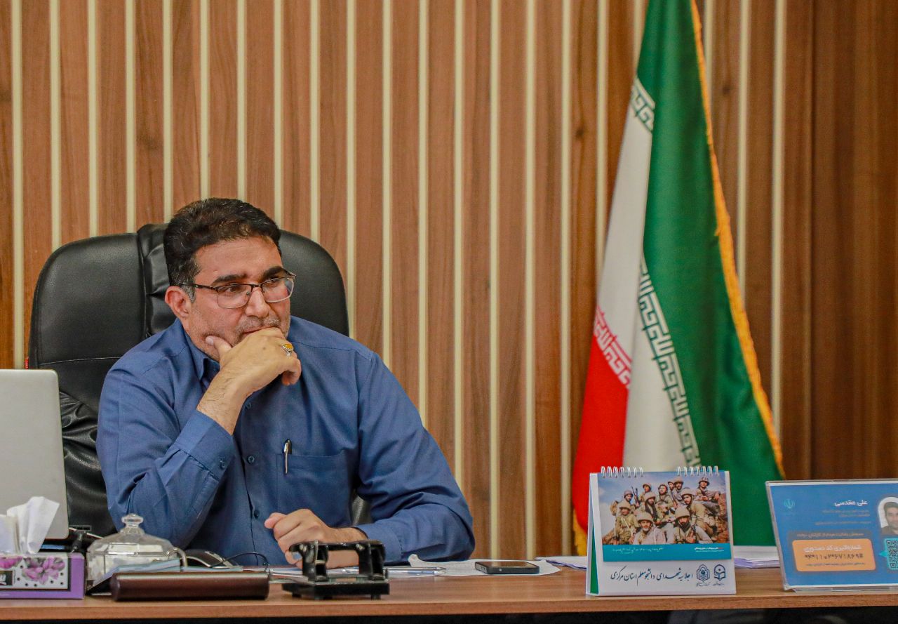 علی مقدسی گفت: برای ترغیب استادان، معلمان و دانشجویان به حضور در نماز، بر استفاده از مشوقهای عملی، واقعی و قابل ارزیابی تأکید شده است.