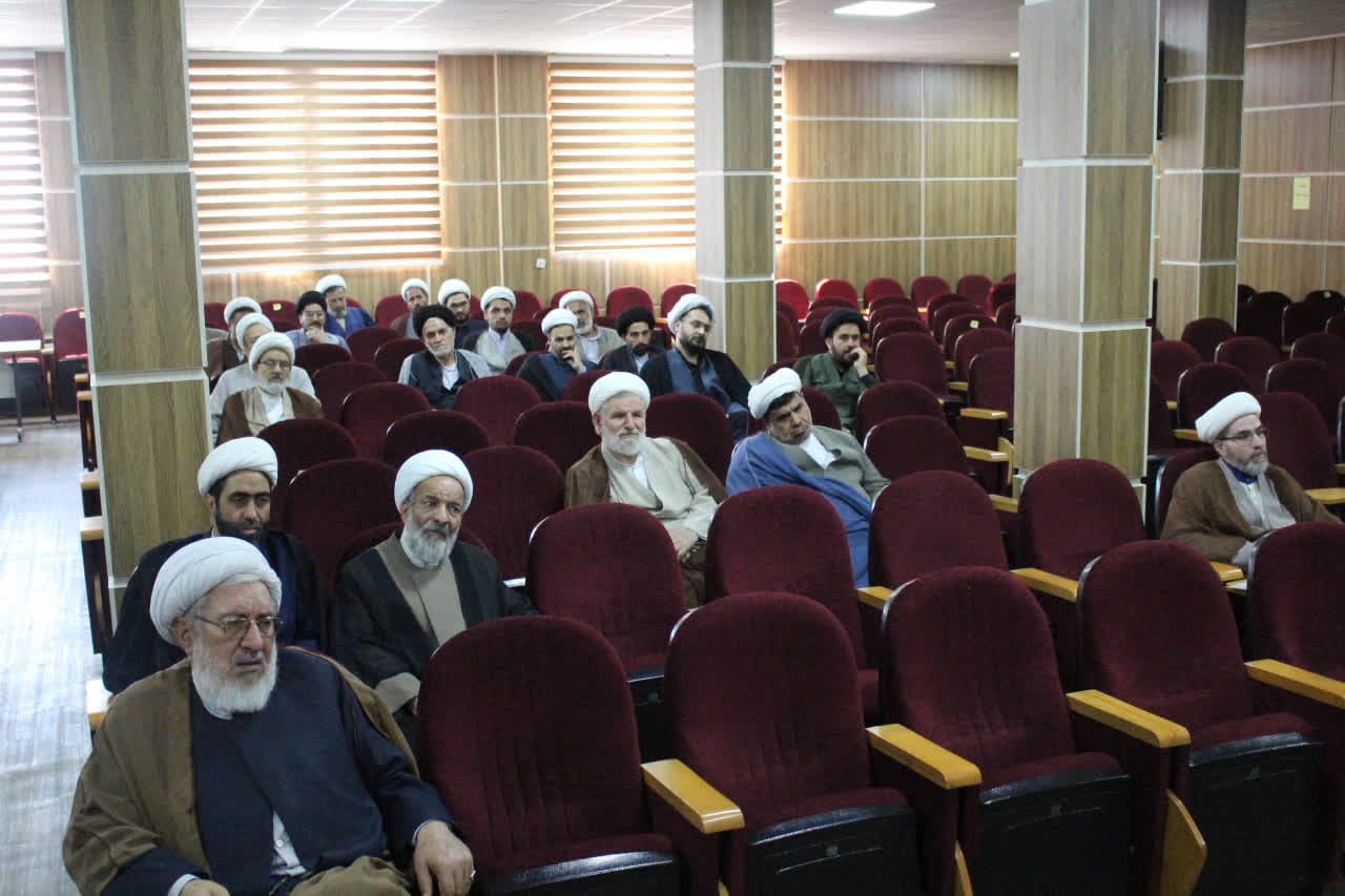 دوره آموزشی ائمه جماعات دستگاههای اجرایی قزوین با تأکید بر ترویج نماز در مدارس و ادارات برگزار شد