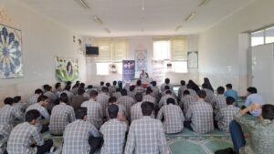 حضور مدیر ستاد اقامه نماز استان در جمع دانش آموزان خوروبیابانک اصفهان