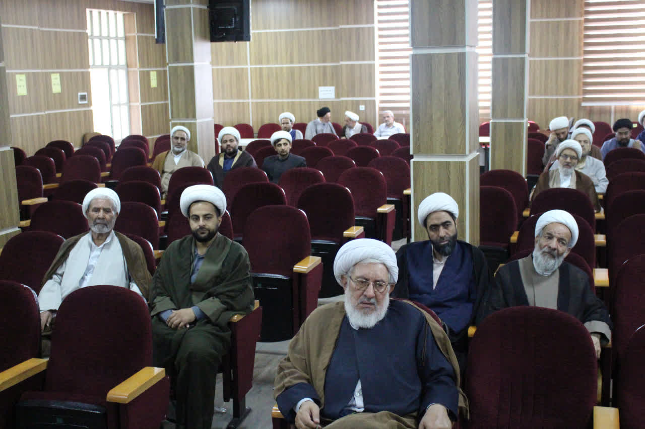 دوره آموزشی ائمه جماعات دستگاههای اجرایی قزوین با تأکید بر ترویج نماز در مدارس و ادارات برگزار شد
