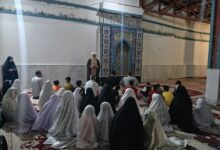 اقامه نماز جماعت در میان کودکان بی‌سرپرست و بدسرپرست