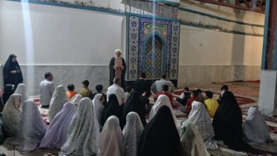 اقامه نماز جماعت در میان کودکان بی‌سرپرست و بدسرپرست