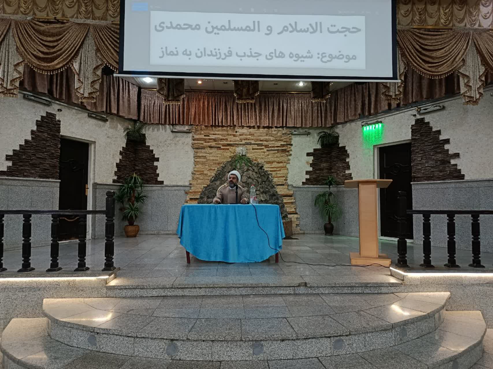 دوره بصیرتی «شیوه‌های جذب فرزندان به نماز» ویژه خانواده‌های کارکنان ارتش در زنجان برگزار شد
