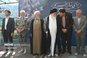 آیین نواخته شدن زنگ نماز اول مهر و اقامه نماز جماعت ظهر و عصر برگزار شد