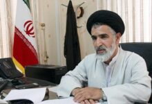 انسان باید در وقت نماز، خود را در محضر خدای حی بداند و با زبان دل با او سخن بگوید.