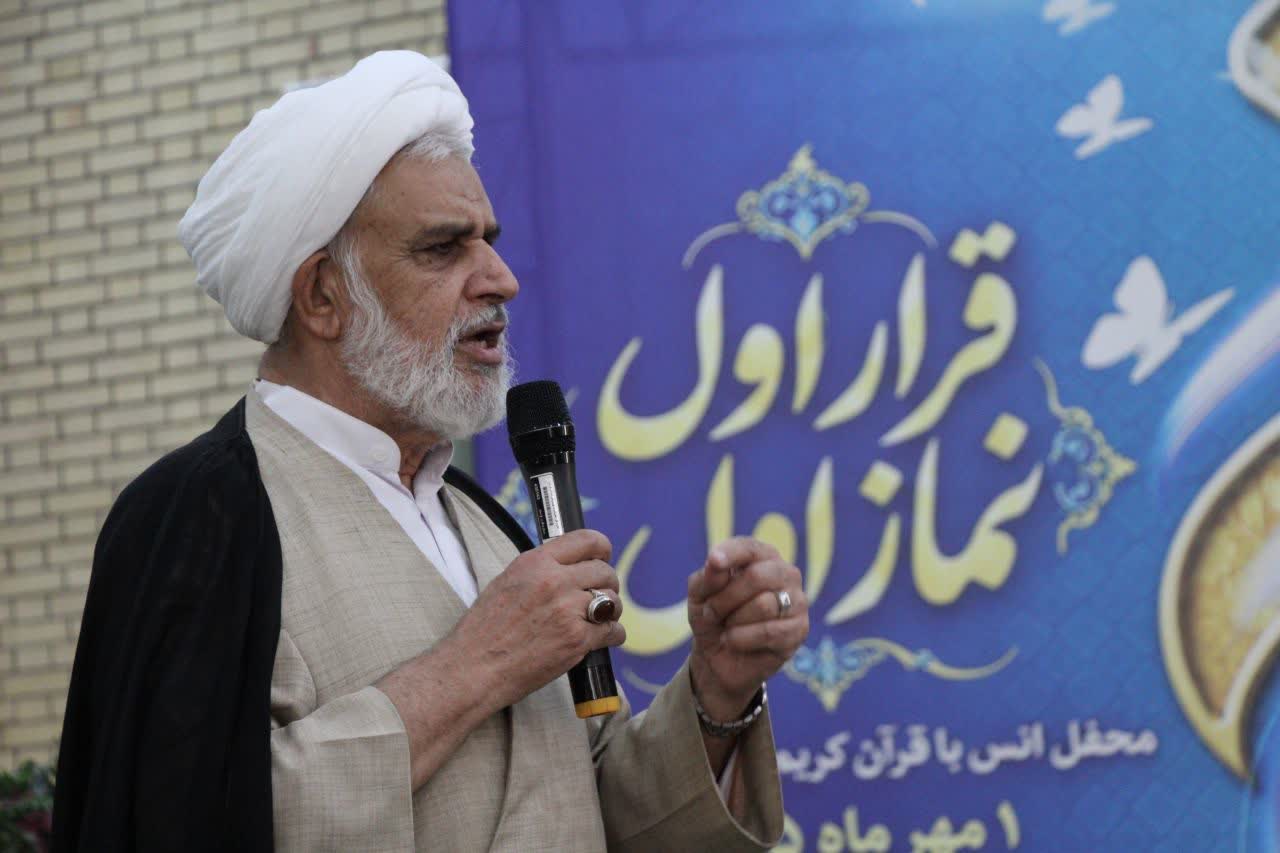 نواخته شدن زنگ نماز در مدرسه فاطمیه کرمان