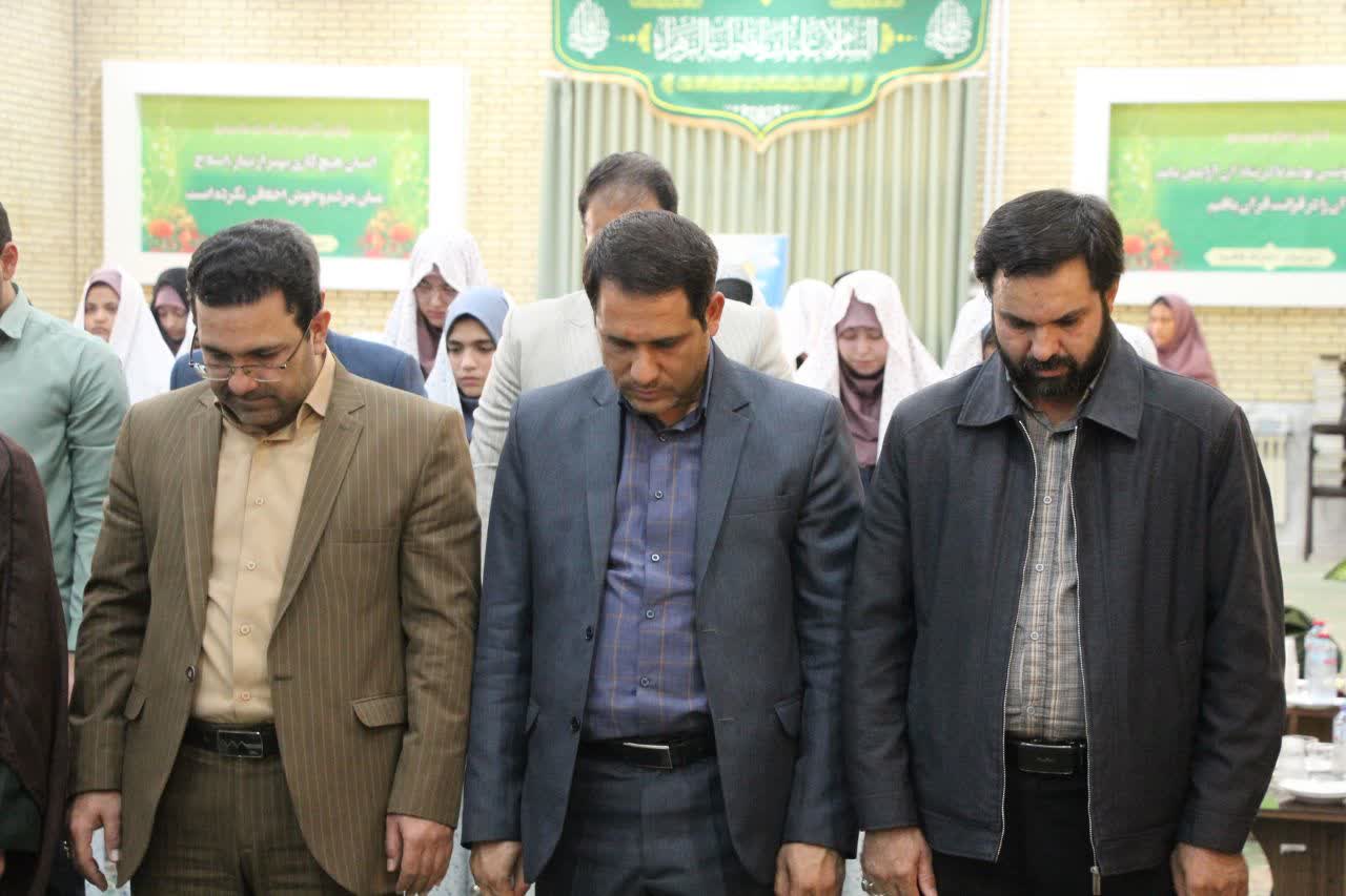 نواخته شدن زنگ نماز در مدرسه فاطمیه کرمان