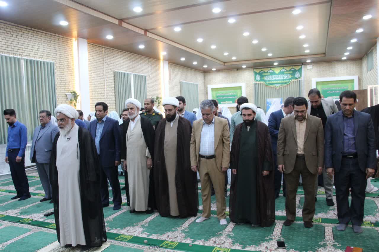 نواخته شدن زنگ نماز در مدرسه فاطمیه کرمان