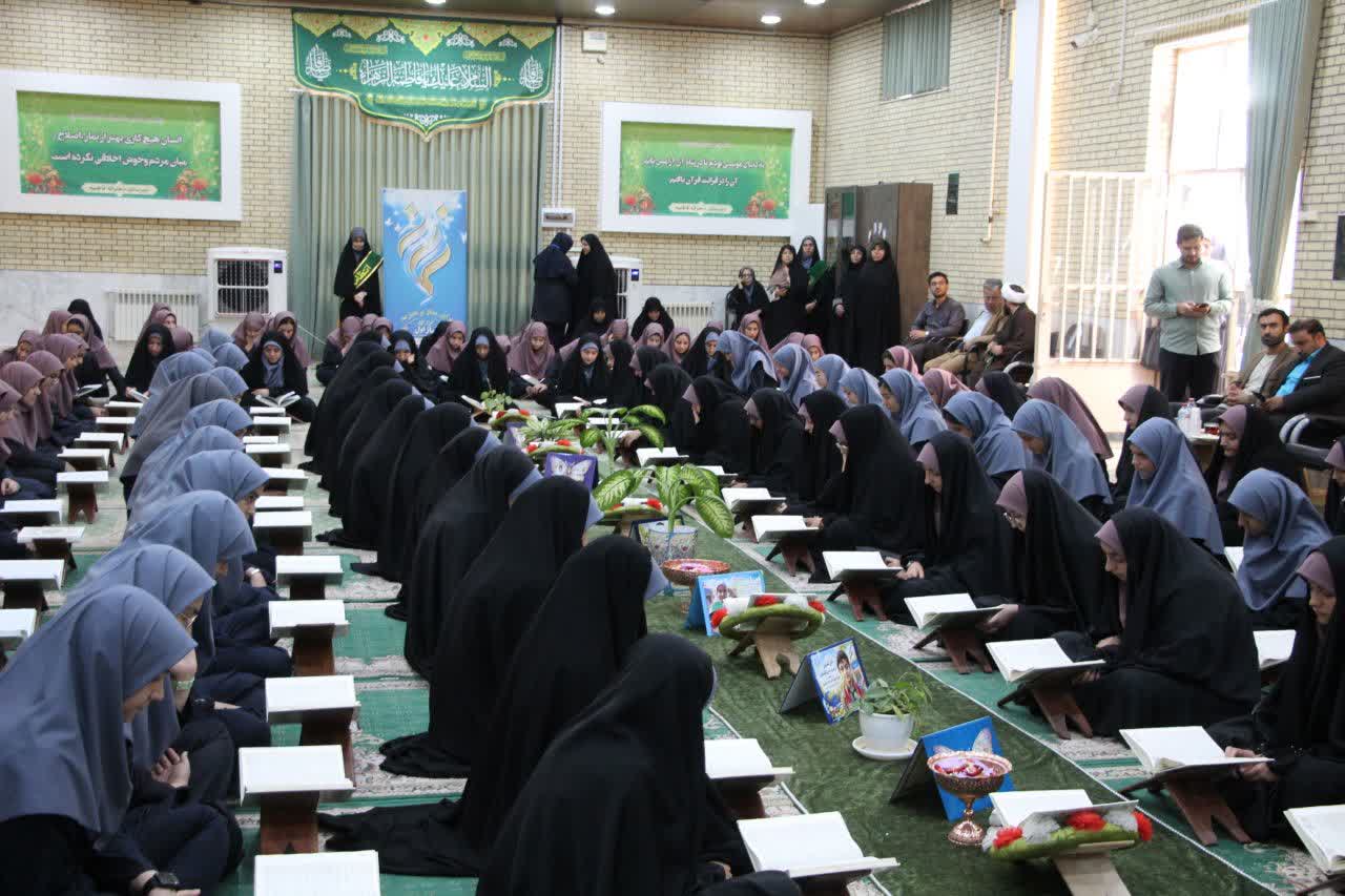 نواخته شدن زنگ نماز در مدرسه فاطمیه کرمان