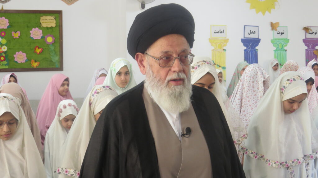 همزمان با آغاز سال تحصیلی و بازگشایی مدارس، مراسم طنین گلبانگ توحید در استان یزد برگزار شد