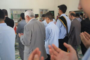 «همه با هم برای اقامه نماز برخیزیم»؛ دانش‌ آموزان آذربایجان غربی سال تحصیلی را با نماز آغاز کردند