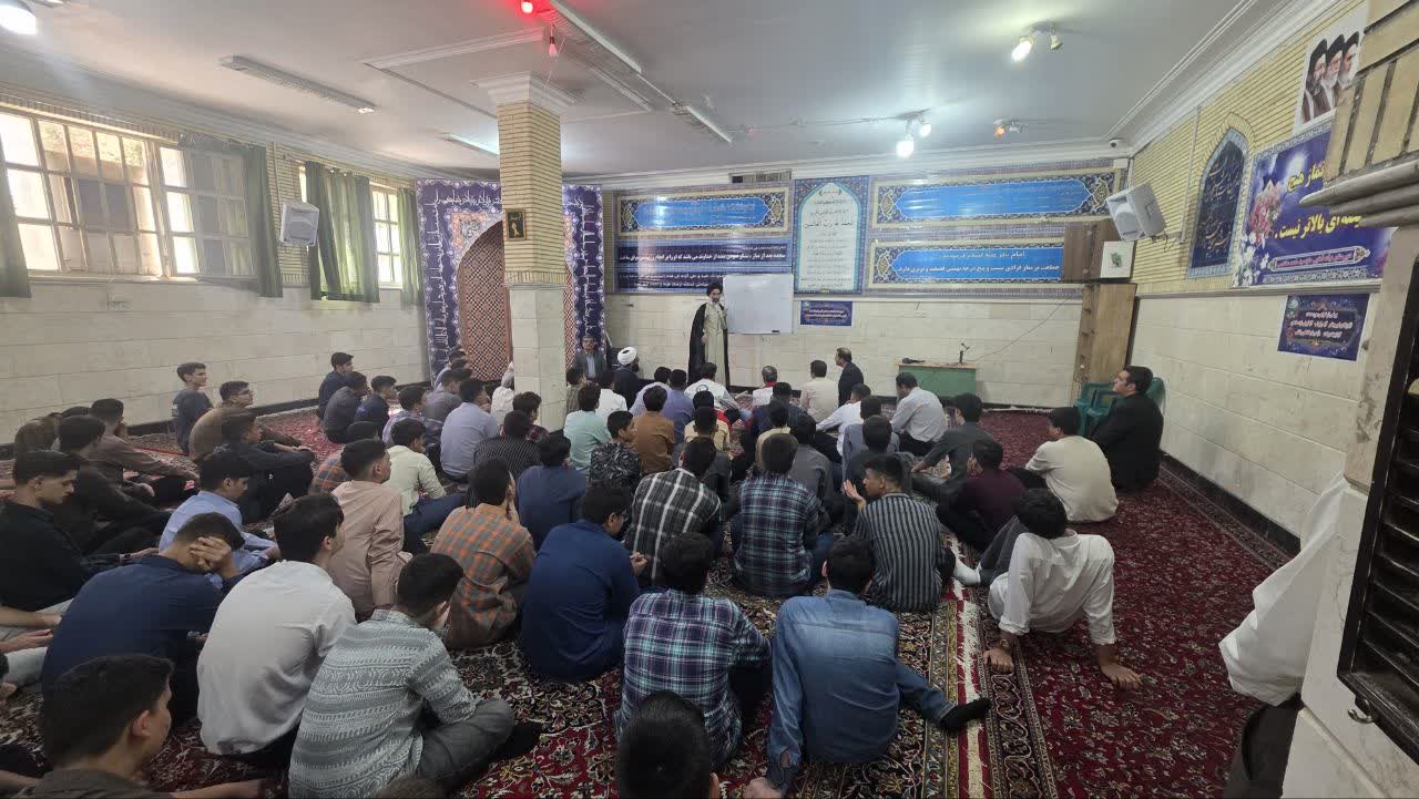 اقامه اولین نماز جماعت مدارس در سال تحصیلی جدید