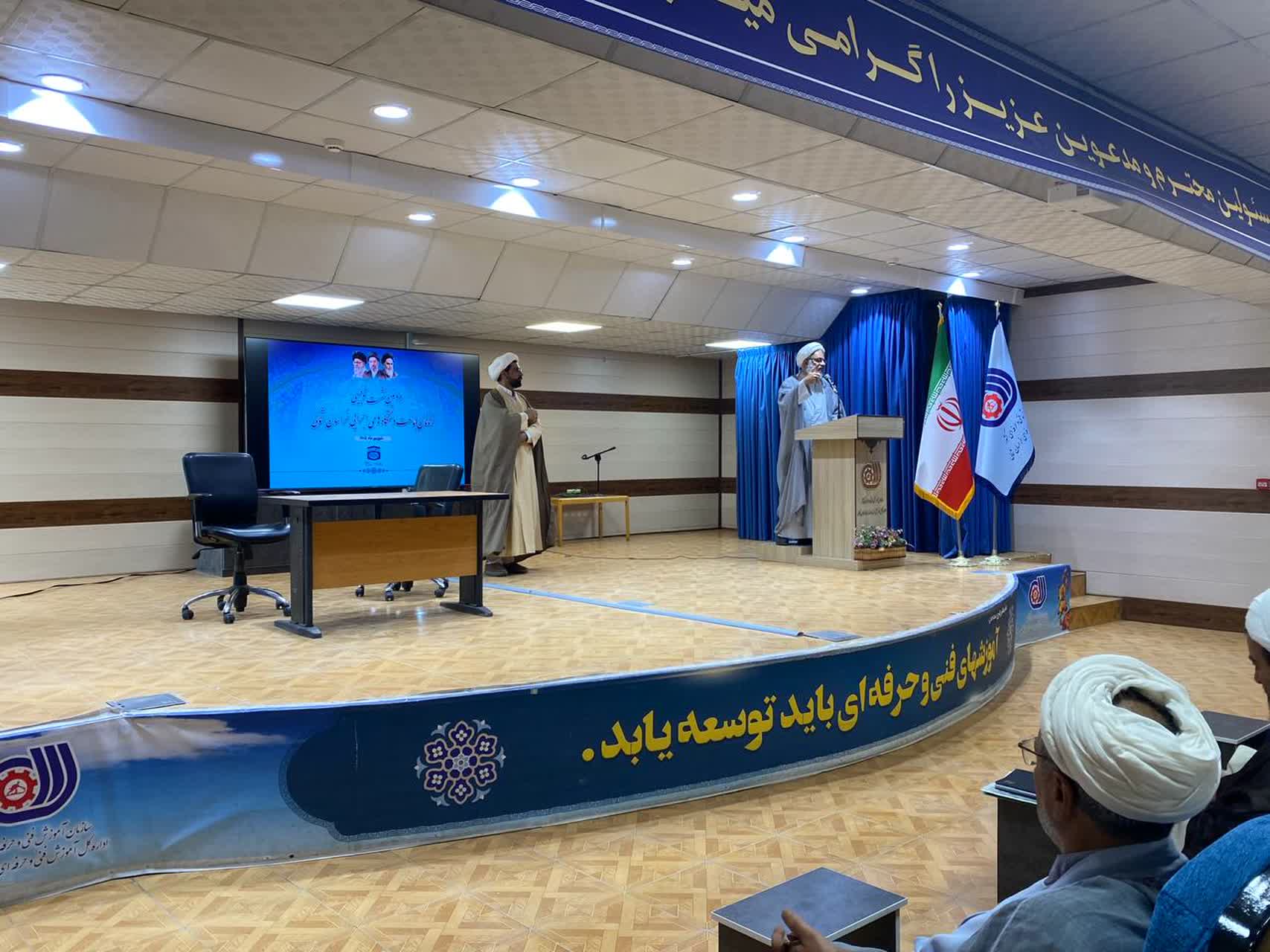 دومین نشست فصلی ائمه جماعات دستگاه های اجرایی خراسان شمالی