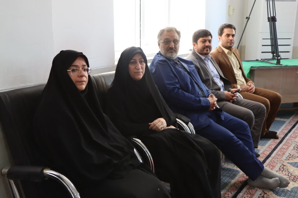 همزمان با آغاز سال تحصیلی و بازگشایی مدارس، مراسم طنین گلبانگ توحید در استان یزد برگزار شد
