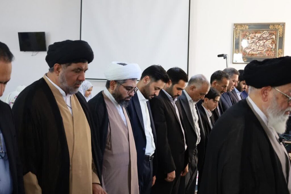 همزمان با آغاز سال تحصیلی و بازگشایی مدارس، مراسم طنین گلبانگ توحید در استان یزد برگزار شد