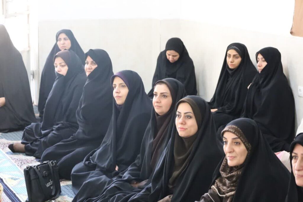 همزمان با آغاز سال تحصیلی و بازگشایی مدارس، مراسم طنین گلبانگ توحید در استان یزد برگزار شد