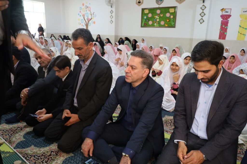 همزمان با آغاز سال تحصیلی و بازگشایی مدارس، مراسم طنین گلبانگ توحید در استان یزد برگزار شد