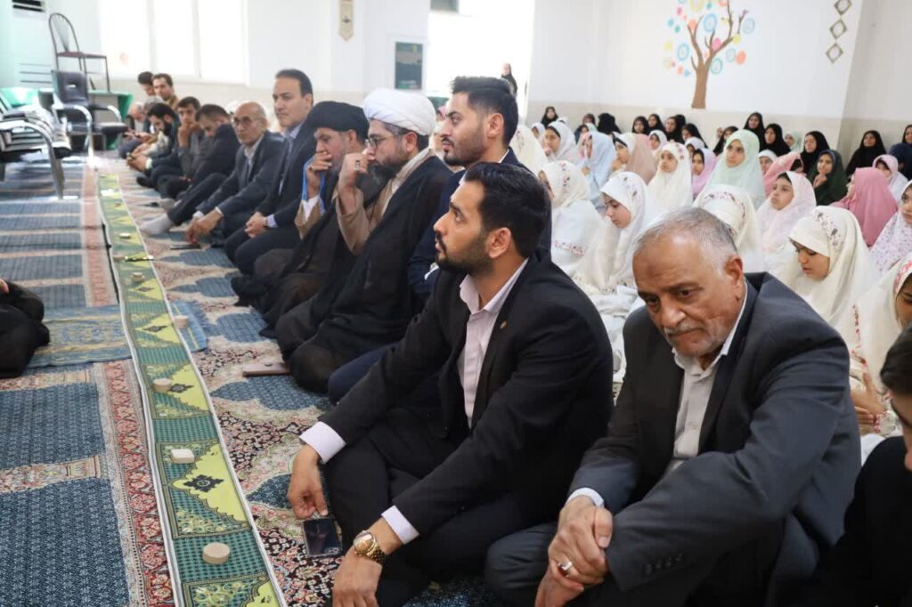همزمان با آغاز سال تحصیلی و بازگشایی مدارس، مراسم طنین گلبانگ توحید در استان یزد برگزار شد